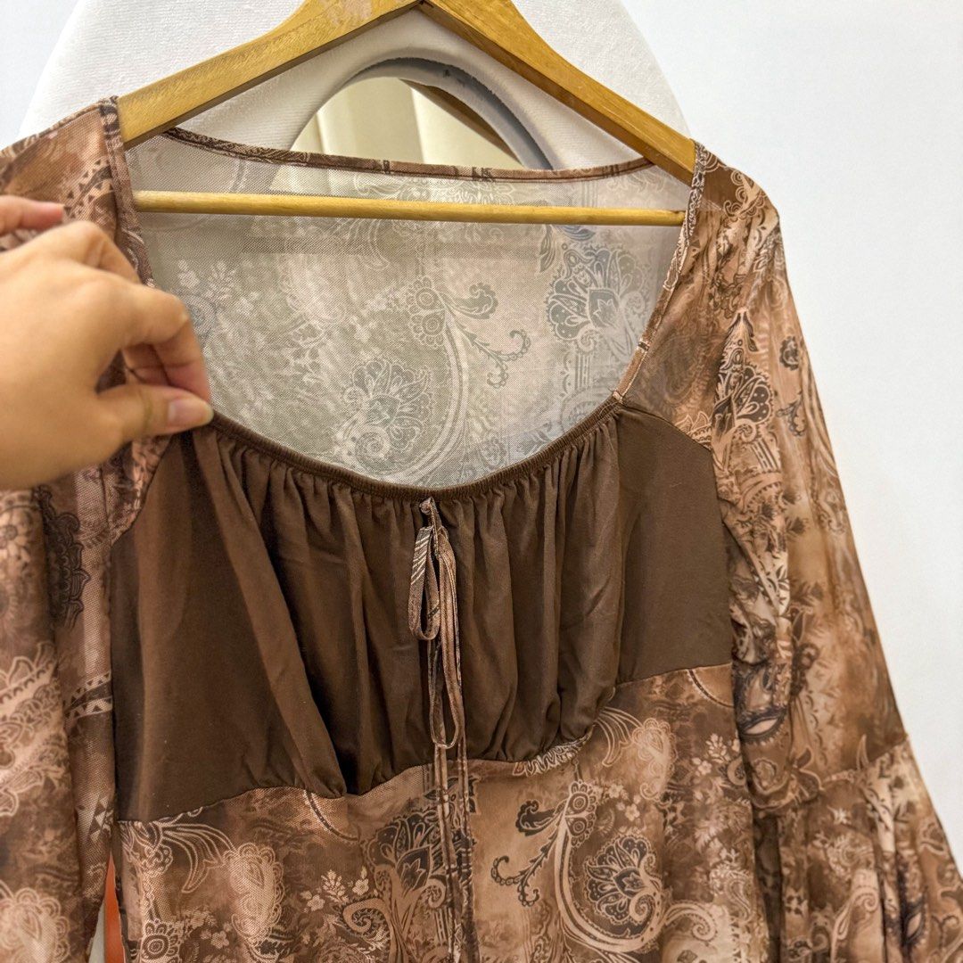 Y2K Brown Paisley Print Top (Category: Sleeveless) located in Mandaluyong City. Submitted by riaaaaaam (Listing ID 1427258345, Image 2). Description: XL-2XL.