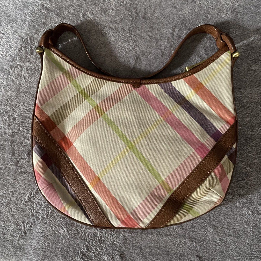 Burberry Hobo Bag (Category: Luxury Bags & Wallets) located in Makati City. Submitted by lalala1621 (Listing ID 1427268740, Image 2). Description: In very great condition. Item was well taken care of. Rank A with minor pen mark in interior lining..