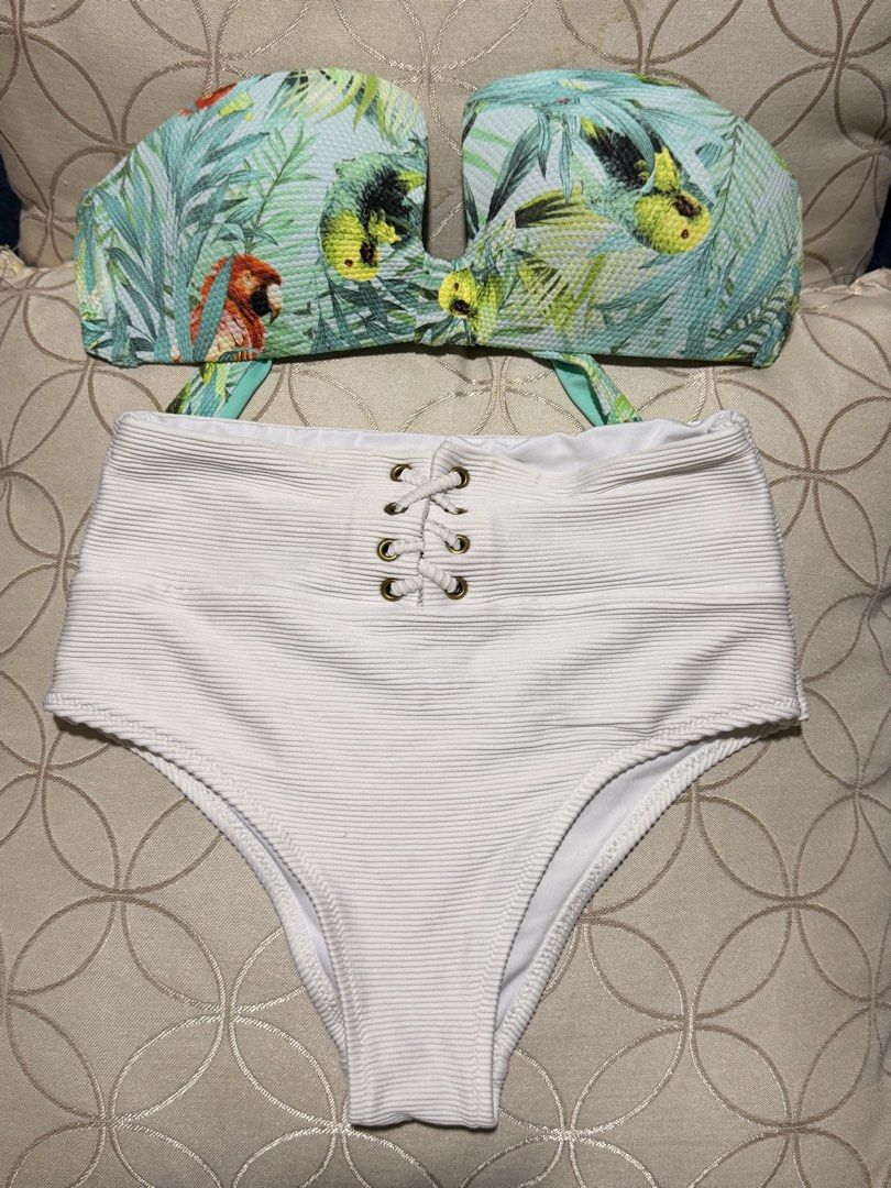 Calzedonia Cobey Bikini Set (Category: Bikinis & Swimsuits) located in Tanza. Submitted by clingy.koala (Listing ID 1427266044, Image 1). Description: top - small bottom - small.