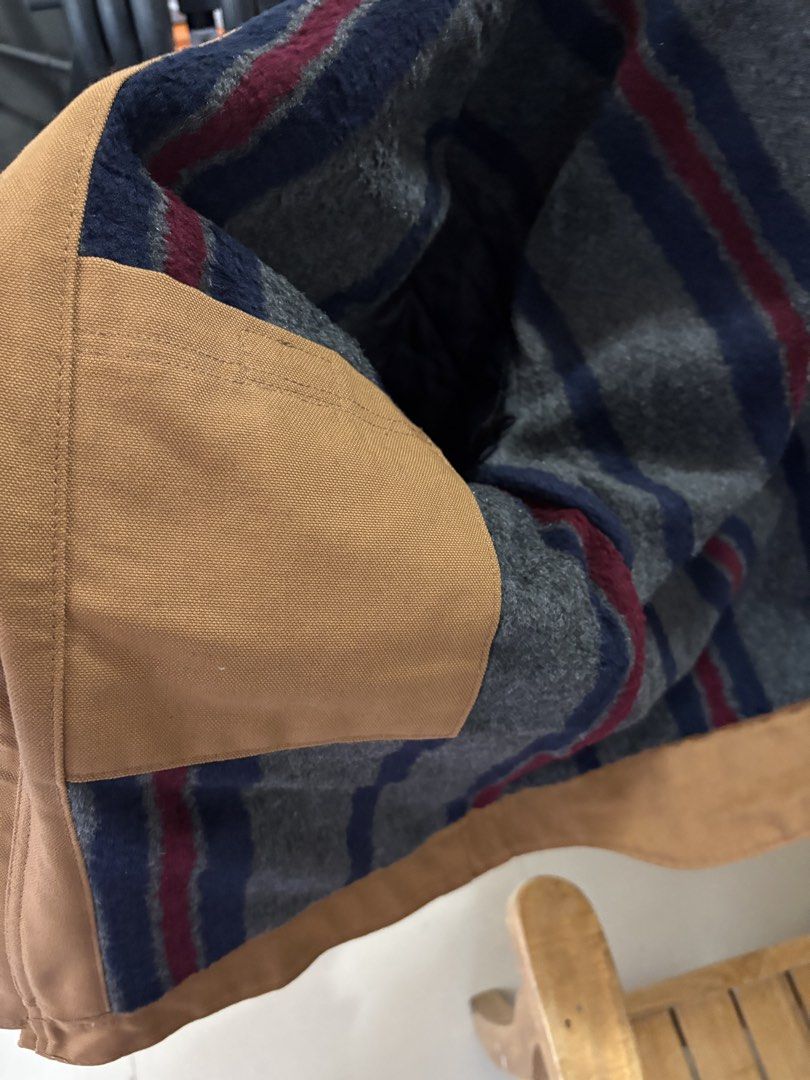 Carhartt Duck Blanket-Lined Detroit Jacket - M (Category: Coats, Jackets and Outerwear) located in Manila. Submitted by benipayoke12353 (Listing ID 1427293899, Image 2). Description: Hello, Good evening! Brandnew size M bought in the US puffy siya perfect for those na mahilig mag winter.