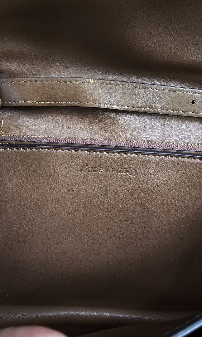Celine (Category: Luxury Bags & Wallets) located in Kibawe. Submitted by Thrift_ni_Babac (Listing ID 1427201891, Image 3). Description: Céline Medium Box Bag ​Experience the pinnacle of "Old Céline" elegance with this iconic Classic Box Bag. A masterpiece of minimalist design from the Phoebe Philo era, this bag is a timeless investment that defines sophisticated style. ​Product Highlights: ​Model: Céline Medium Classic Box Bag ​Color: Rich Camel 