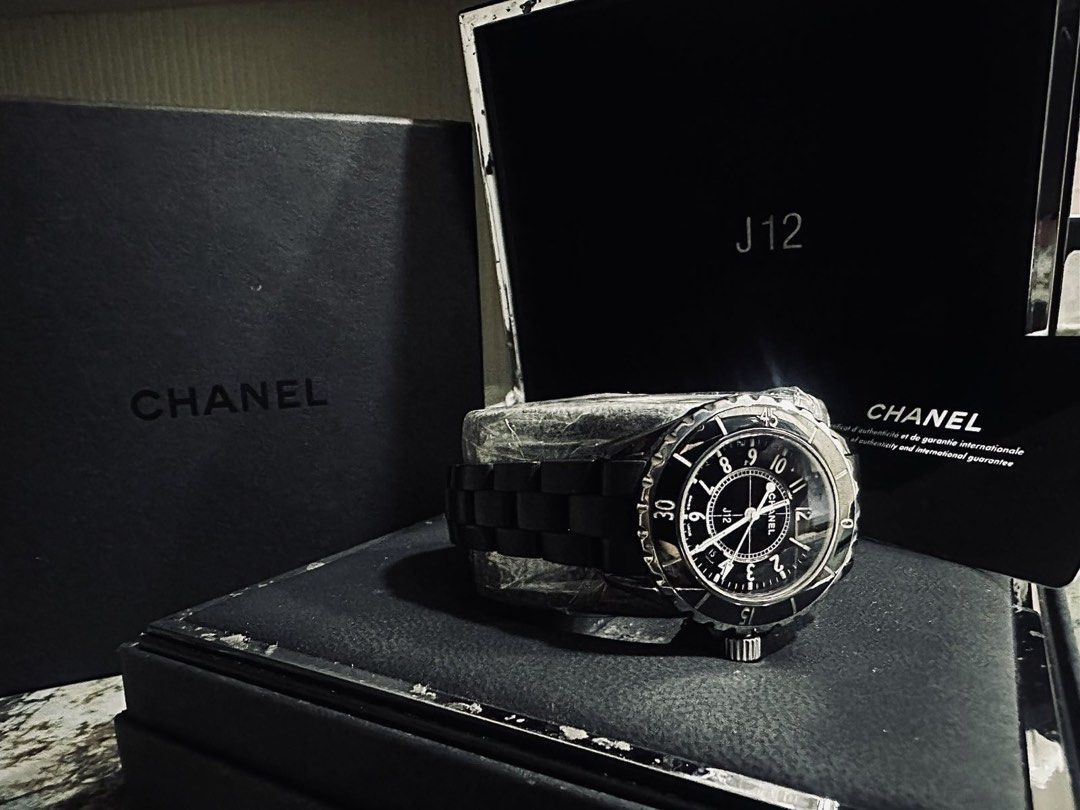 Chanel J12 (Category: Luxury Watches) located in Quezon City. Submitted by jakalalo22 (Listing ID 1427261637, Image 3). Description: Chanel J12 33mm Mint condition Unused Complete inclusion .