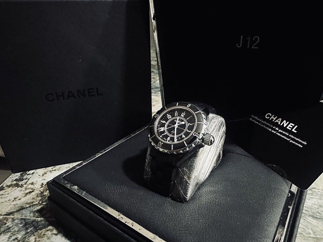 Chanel J12 (Category: Luxury Watches) located in Quezon City. Submitted by jakalalo22 (Listing ID 1427261637, Image 2). Description: Chanel J12 33mm Mint condition Unused Complete inclusion .