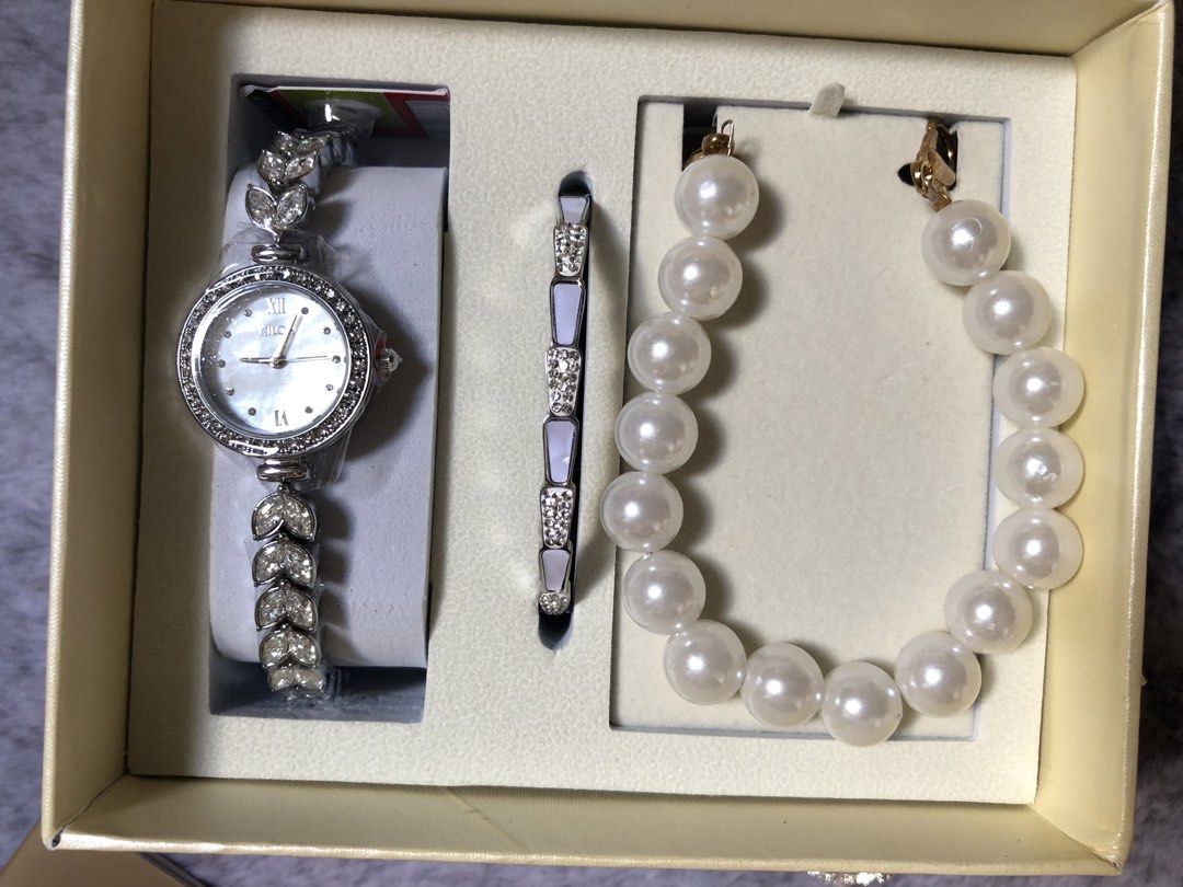 Ciloa Watch and Jewelry Set (Category: Women's Watches) located in Manila. Submitted by mkydrandom (Listing ID 1427306777, Image 1). Description: .