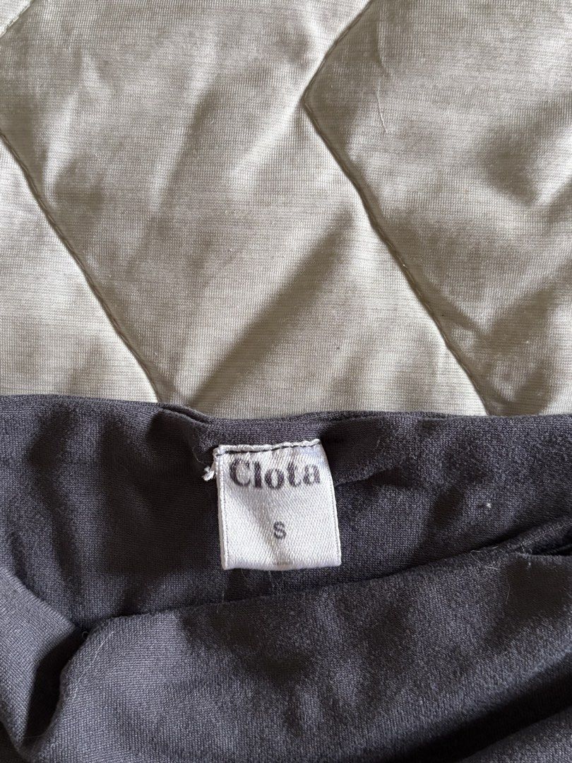 CLOTA Tube Top - Size S (Category: Others Tops) located in Manila. Submitted by anamazingg (Listing ID 1427223816, Image 2). Description: Clota women tube top gray size small New Rfs: too small for me (for reference im 54-55kg) .