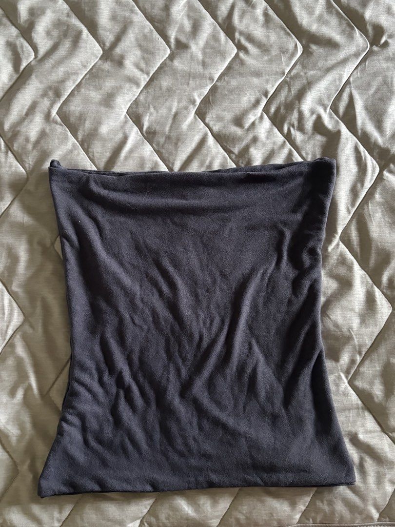 CLOTA Tube Top - Size S (Category: Others Tops) located in Manila. Submitted by anamazingg (Listing ID 1427223816, Image 1). Description: Clota women tube top gray size small New Rfs: too small for me (for reference im 54-55kg) .
