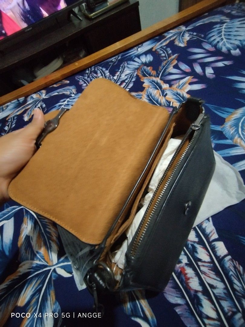 Coach morgan top handle (Category: Luxury Bags & Wallets) located in Cavite. Submitted by livemountain-e3e5c7 (Listing ID 1427278662, Image 2). Description: authentic coach morgan inported from us,guaranteed original,,no flaws no issue.