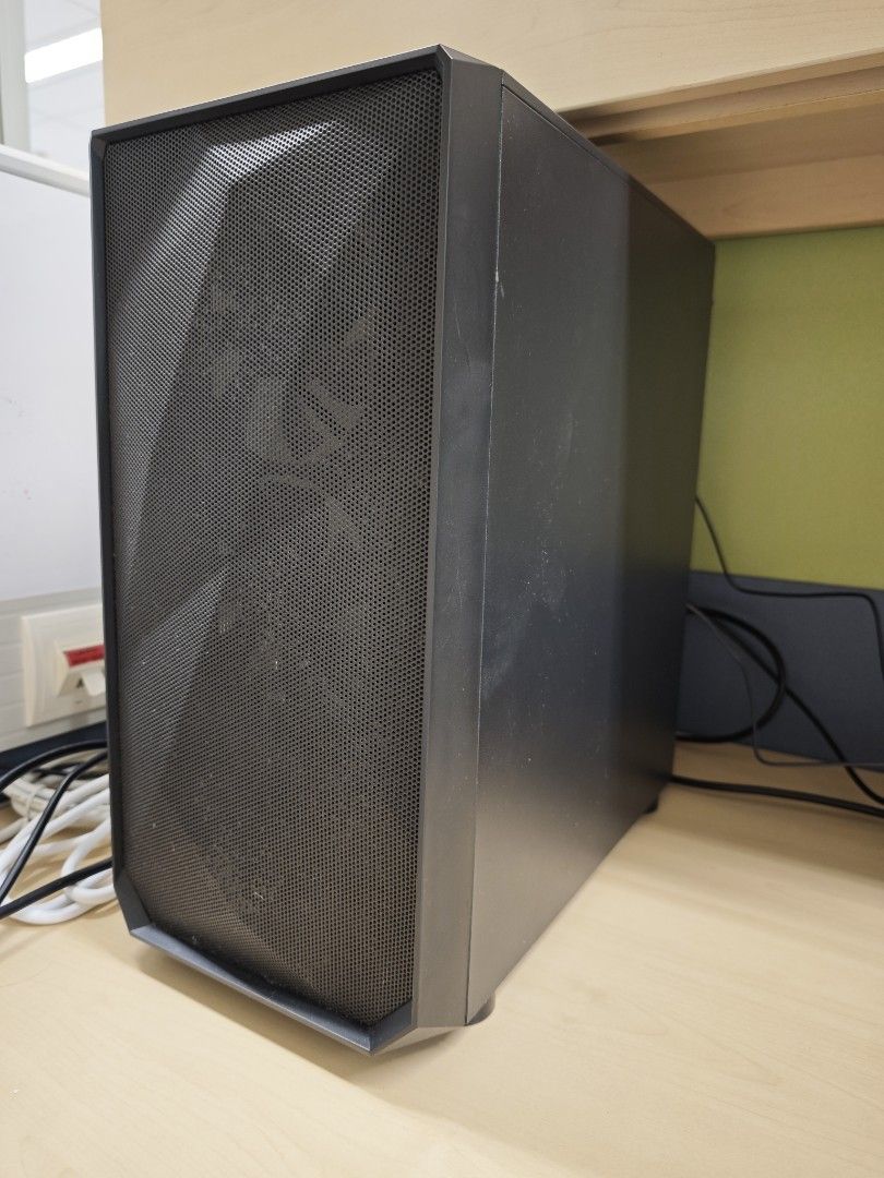 Computer desktop - Black413285680079841280