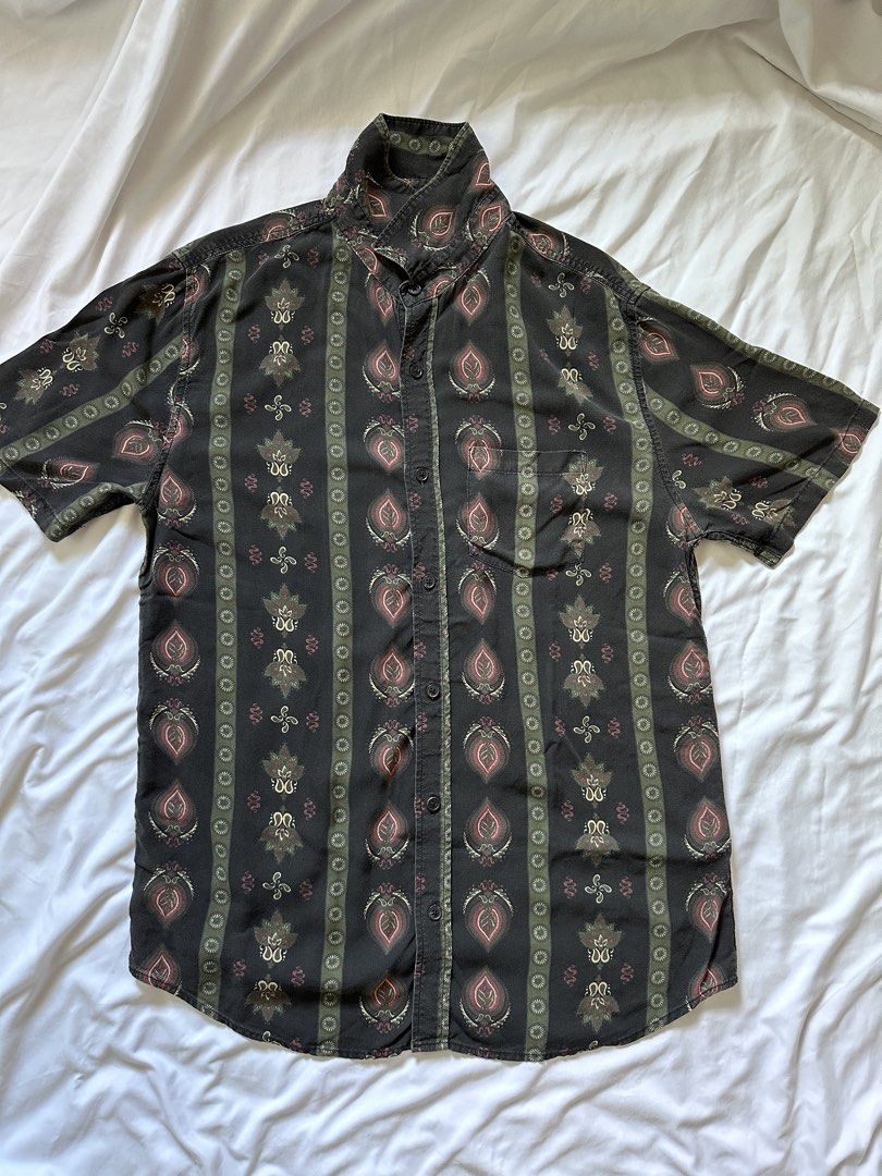 Cotton on (Category: Tshirts & Polo Shirts ) located in Mandaluyong City. Submitted by thimothee (Listing ID 1427223091, Image 2). Description: Lightly used, still in good condition.