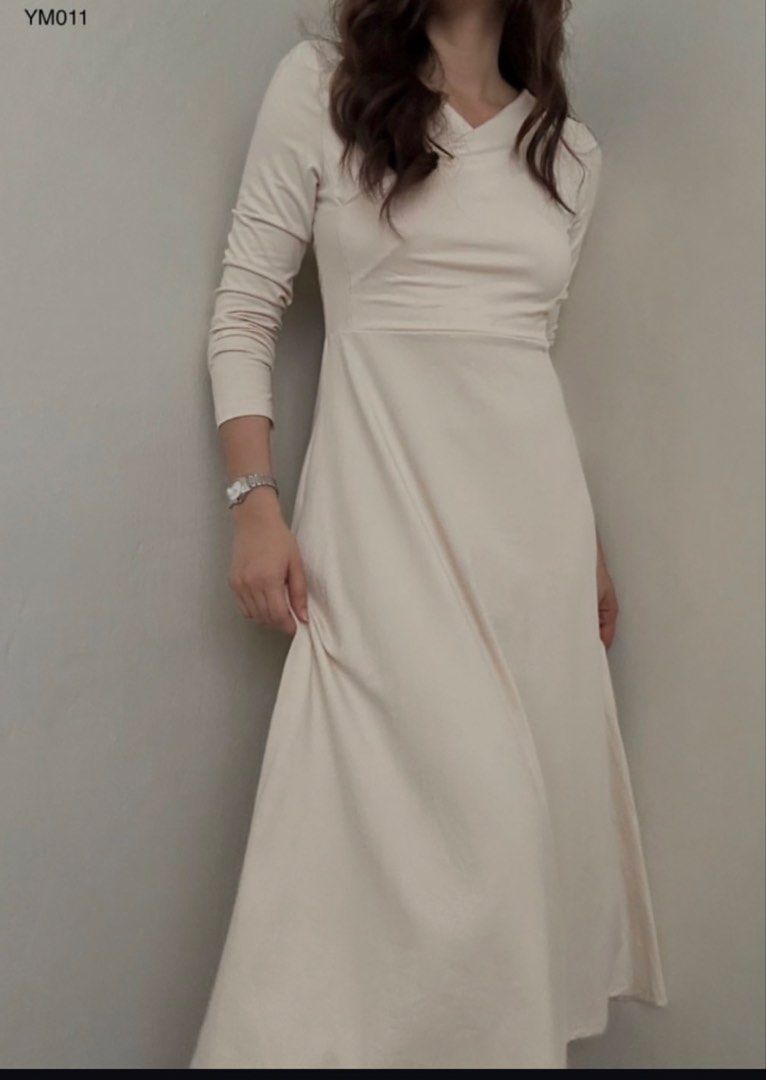 Cream Long Sleeve Dress (Category: Dresses) located in Apalit. Submitted by dandanmd (Listing ID 1427216195, Image 1). Description: May fit small to medium. Sobrang lambot.