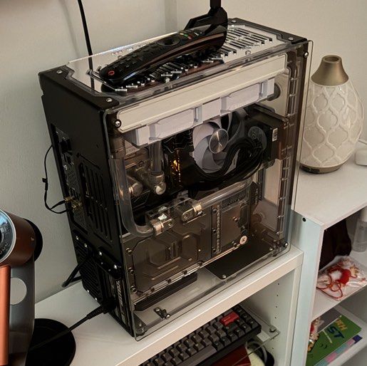 Custom Water-Cooled Gaming PC413284097171148800