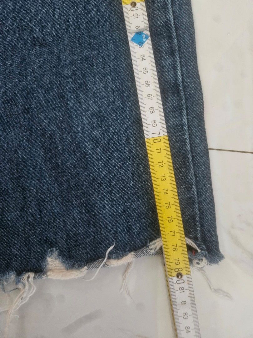 Distressed Denim Jeans (Category: Jeans) located in Manila. Submitted by declutterhopper (Listing ID 1427214408, Image 3). Description: Stylish denim jeans with a distressed design. Features a button closure and a zipper. The jeans have a raw hem. The waist measures approximately 30 inches. The length is approximately 78 cm. The brand is Shi Zine Fashionwear..
