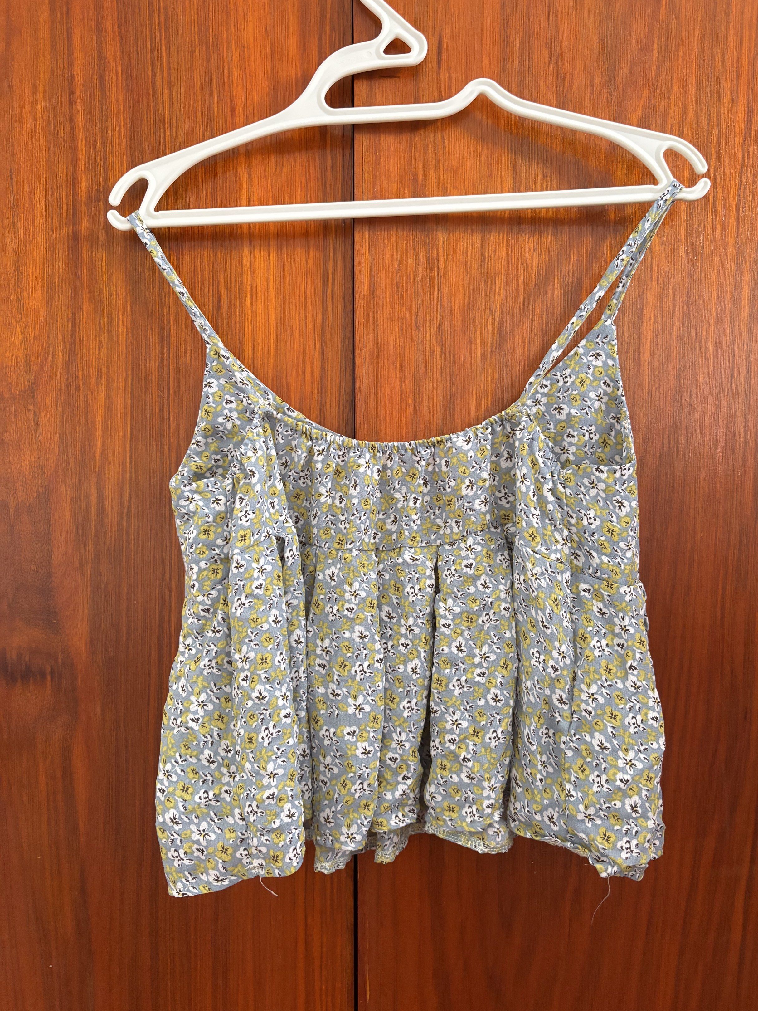 Floral babydoll top (Category: Sleeveless) located in Taytay. Submitted by oreomatcha (Listing ID 1427192623, Image 2). Description: Can fit xs-s Halter top, summer outfit, babydoll top, floral.