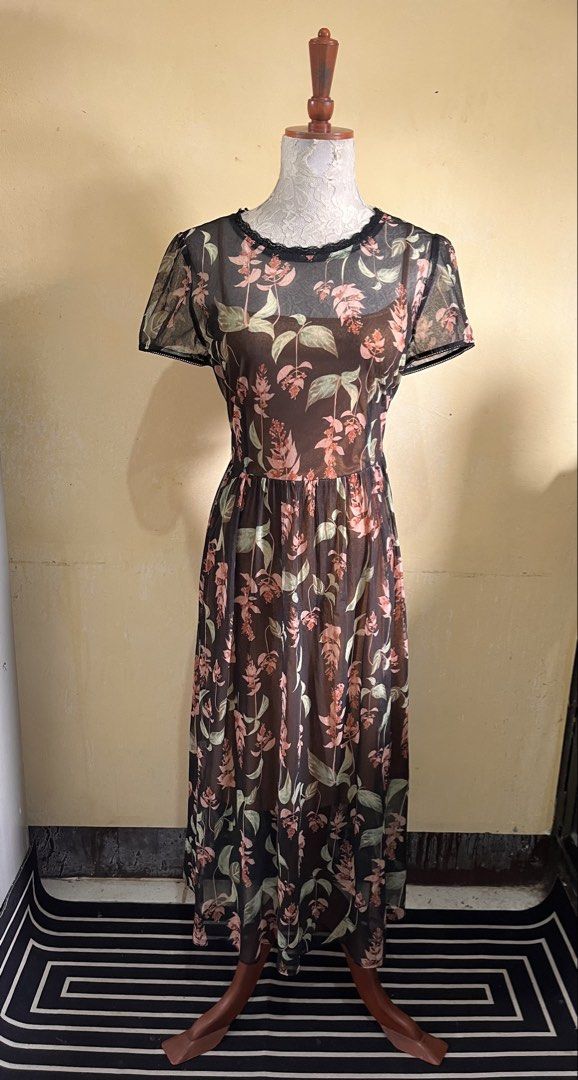 Floral Print Maxi Dress (Category: Dresses) located in Quezon City. Submitted by havenshubb (Listing ID 1427165987, Image 1). Description: Bust: 40-42” Waist: 36” Length: 46” Can ship thru shoppe co, J&T, LBC, Payment: RCBC, CBS, GCash, UB .