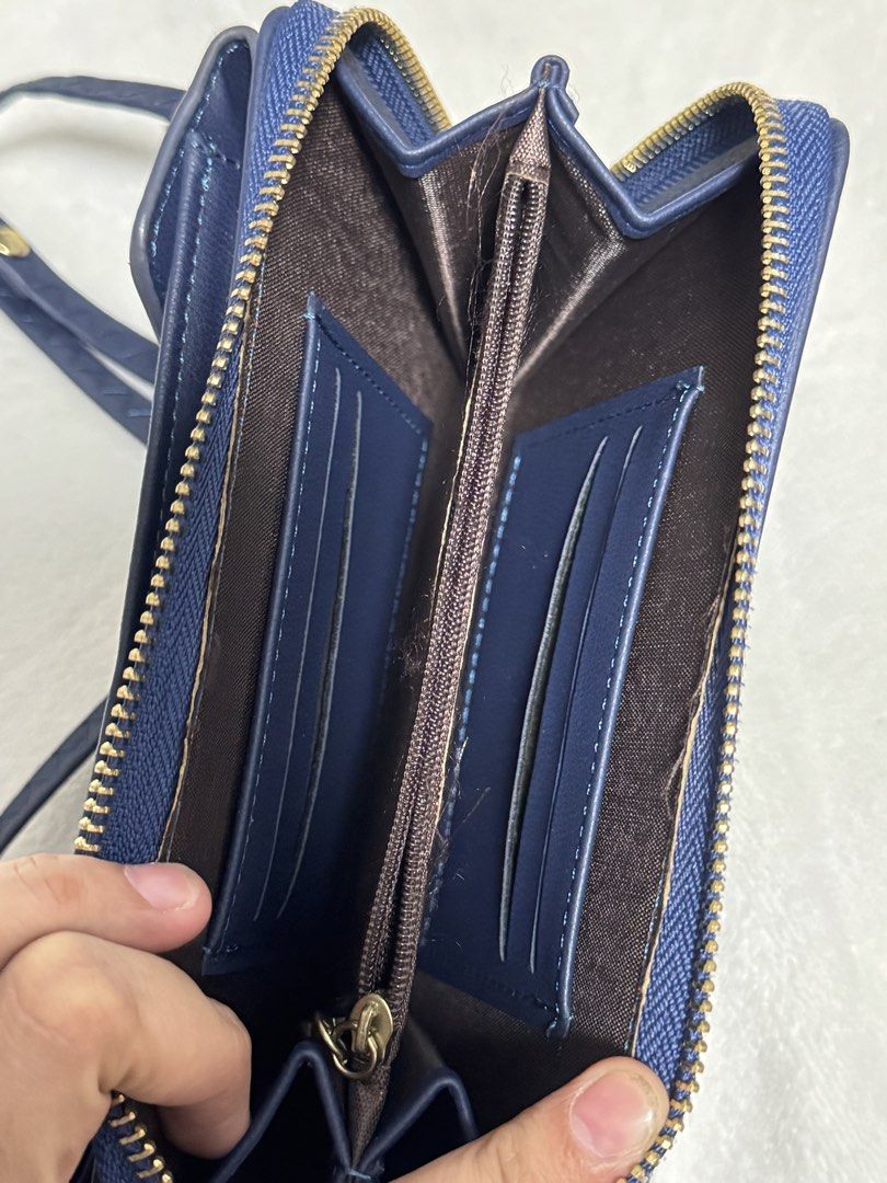 Forever Mineyo Crossbody Wallet Bag (Category: Cross-body Bags) located in Rizal. Submitted by declutteryph (Listing ID 1427309165, Image 3). Description: Good condition detachable string strap can be used as cellphone holder and wallet .