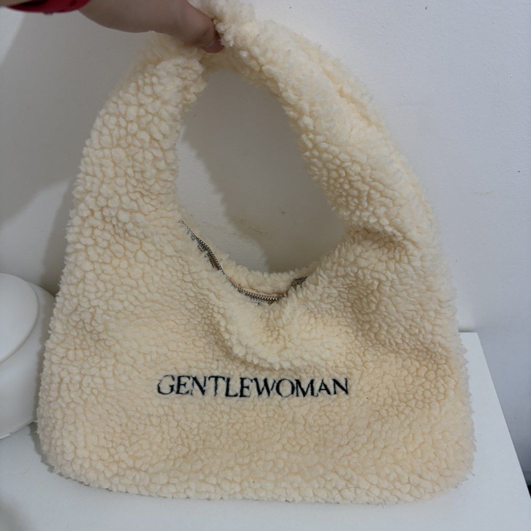 Gentlewoman Bag (Category: Shoulder Bags) located in Bulacan. Submitted by goodies_ph (Listing ID 1427231735, Image 2). Description: Like new, barely used 🤍 100% AUTHENTIC (I don’t do fakes, ever) Selling as we’re moving out ✈️ and decluttering pieces I won’t be bringing Would love for this to go to someone who’ll truly appreciate and use it 🫶 Location📍San Rafael, Bulacan Can do shipping via LBC or Lalamove (buyer will shoulder the fee).