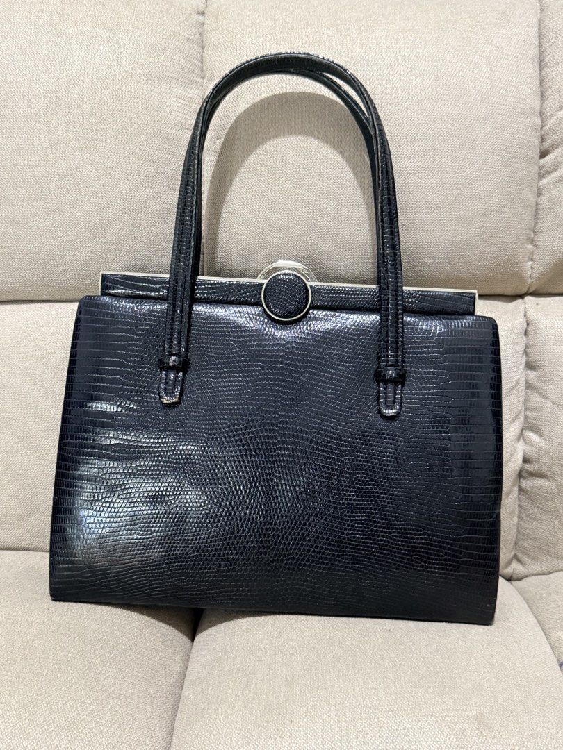 Genuine Lizard leather bag (Category: Luxury Bags & Wallets) located in Manila. Submitted by prelovedbyramiah (Listing ID 1427208909, Image 1). Description: .