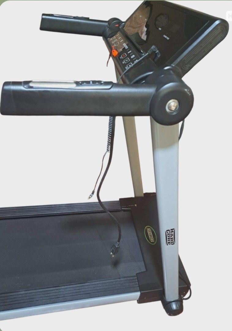 HARD CORE TREADMILL (Category: Cardio & Fitness Machines) located in Makati City. Submitted by emyems (Listing ID 1427179737, Image 3). Description: Hard Core Treadmill.