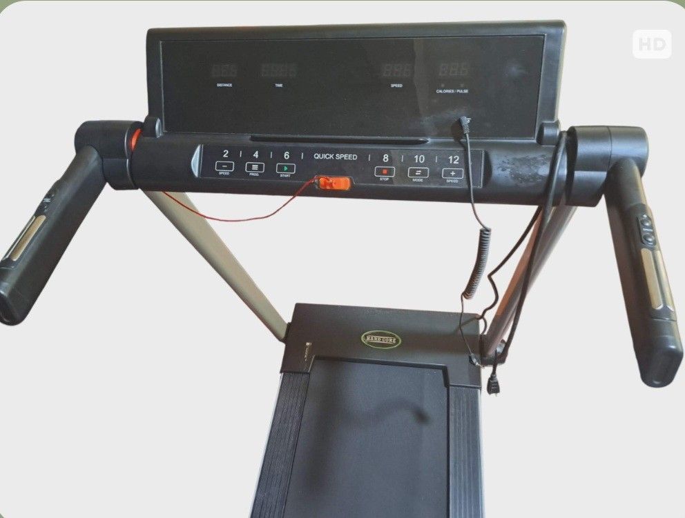 HARD CORE TREADMILL (Category: Cardio & Fitness Machines) located in Makati City. Submitted by emyems (Listing ID 1427179737, Image 2). Description: Hard Core Treadmill.