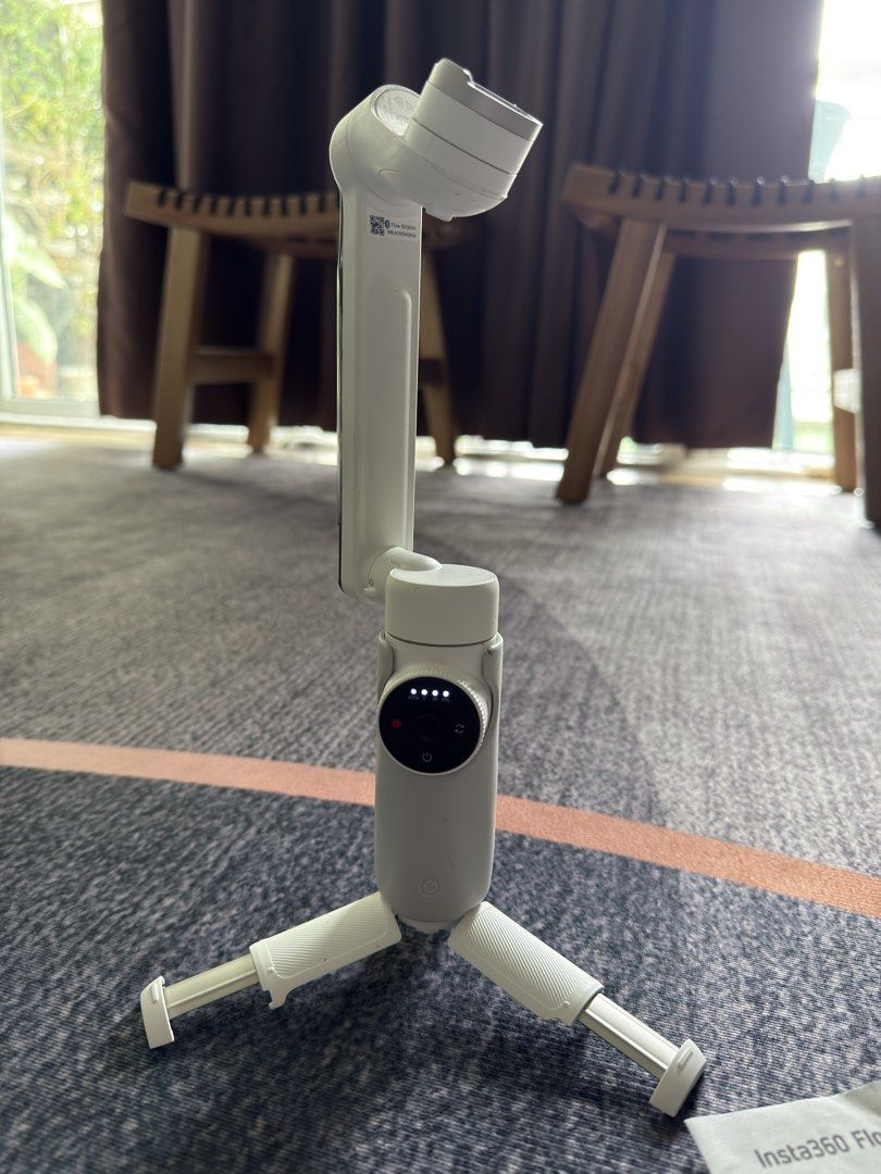 Insta360 Flow Smartphone Stabilizer (Category: Gimbals & Stabilizers ) located in Pasig City. Submitted by sachinphil (Listing ID 1427247818, Image 3). Description: Php 4k. Insta360 flow.. sparingly used… twice or thrice only. Pick up or buyer pays for shipping from BGC.