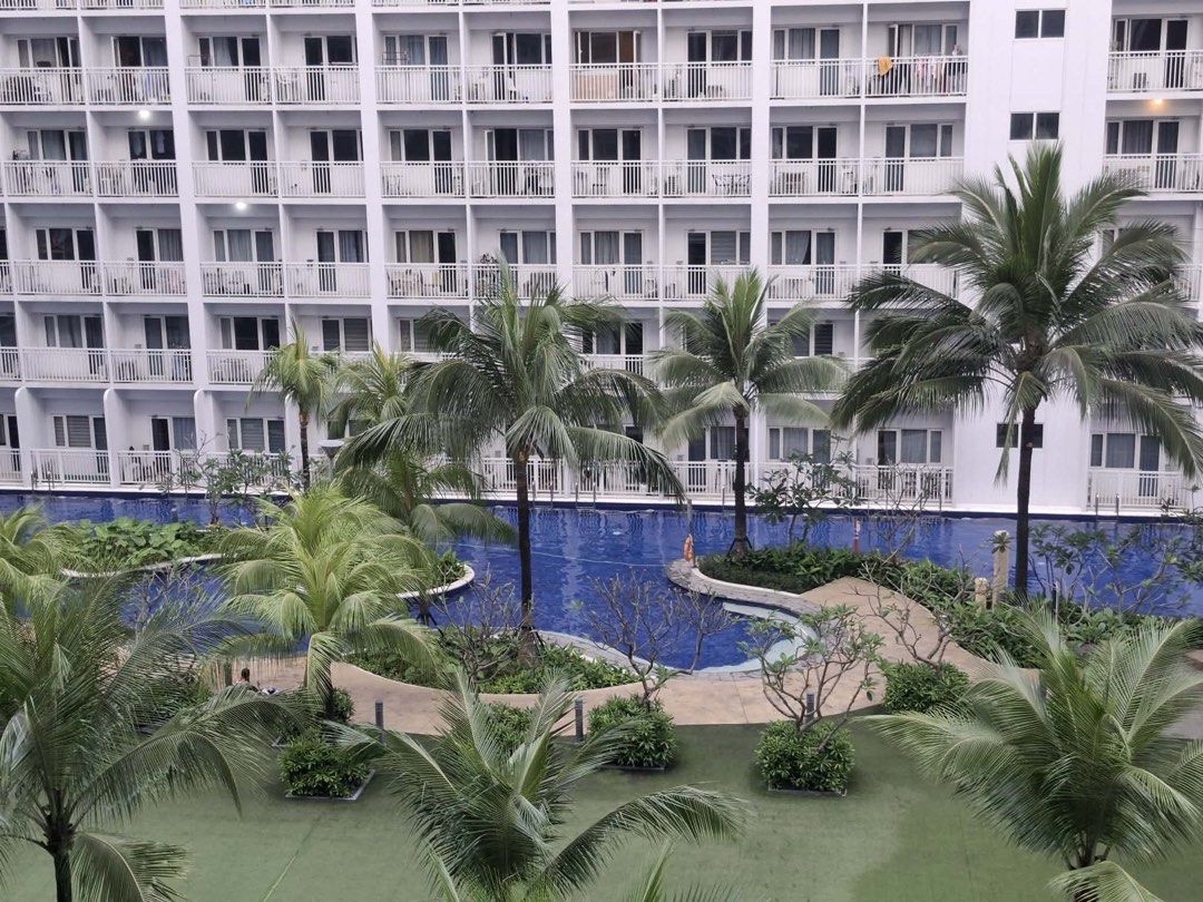 Shore Residences 1BR For Rent (Category: Apartments & Condos) located in Taguig. Submitted by jubie_lucban214 (Listing ID 1427280617, Image 3). Description: Strictly Viewing by Schedule Atleast 1day Notice (Can Movein ASAP) SHORE RESIDENCES SEASIDE COR SUNRISE DRIVE MALL OF ASIA COMPLEX PASAY CITY Tower B 1BR 27sqm Fully Furnished (Queen-sized with Sofa) 18K /month inclusive of dues 1 Month Security Deposit 1 Month Advance Rent 5 PDCs or bank dep