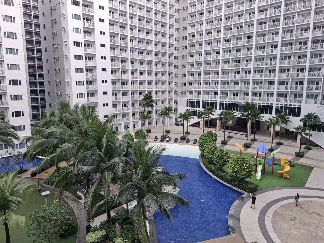 Shore Residences 1BR For Rent (Category: Apartments & Condos) located in Taguig. Submitted by jubie_lucban214 (Listing ID 1427280617, Image 2). Description: Strictly Viewing by Schedule Atleast 1day Notice (Can Movein ASAP) SHORE RESIDENCES SEASIDE COR SUNRISE DRIVE MALL OF ASIA COMPLEX PASAY CITY Tower B 1BR 27sqm Fully Furnished (Queen-sized with Sofa) 18K /month inclusive of dues 1 Month Security Deposit 1 Month Advance Rent 5 PDCs or bank dep