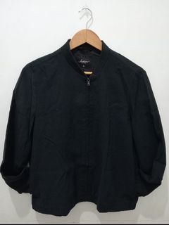 (Category: ) located in . Submitted by declutterpreloved2.0 (Listing ID 1427159457, Image 1). Description: .