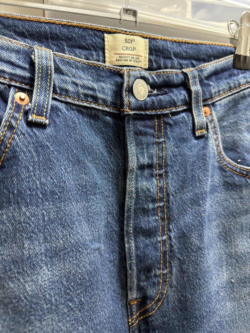 Levi's 501 Crop Jeans - W32 L26 (Category: Jeans) located in Quezon City. Submitted by periwinkle017 (Listing ID 1427231713, Image 3). Description: RFS: wrong size for me Size: 32 Can pass as new Lightweight & stretch Original price P4999 bought from Levis Store.