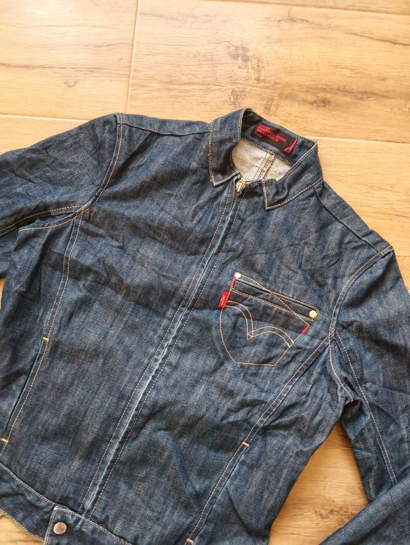 LEVIS ENGINEERED DENIM JACKET (Category: Coats, Jackets and Outerwear) located in Talisay. Submitted by nooooooooooooooooy (Listing ID 1427255333, Image 3). Description: LEVIS ENGINEERED DENIM JACKET FOR WOMENS🚺 LARGE WIDTH 18 LENGTH 22 SHOULDER 16 ½ SLEEVE 24 EXCELLENT NO MAJOR FLAWS, NEED WASH PM💌💌.