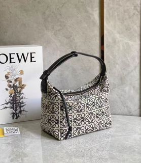 （分類：）位於 。 由 britneyeve27253 提交（商品編號 1427289099，圖片 1）。簡介： 。
