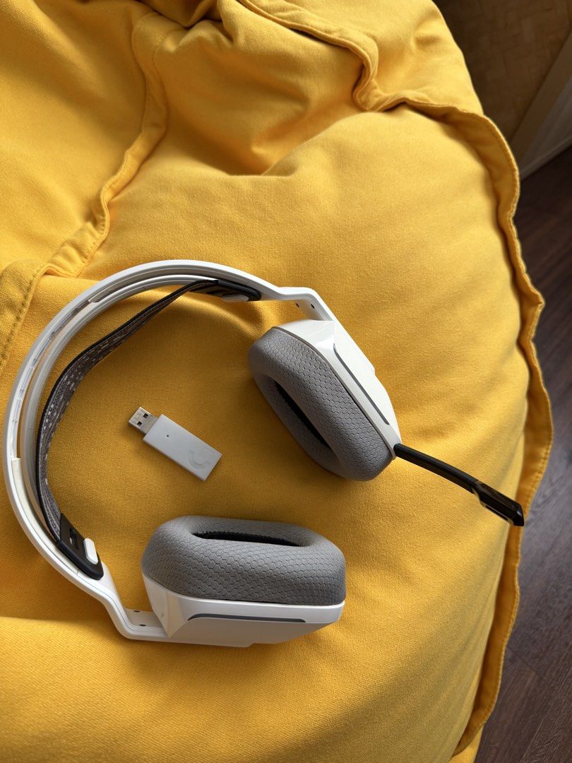 Logitech G733 Wireless Gaming Headset - White402318095969177601