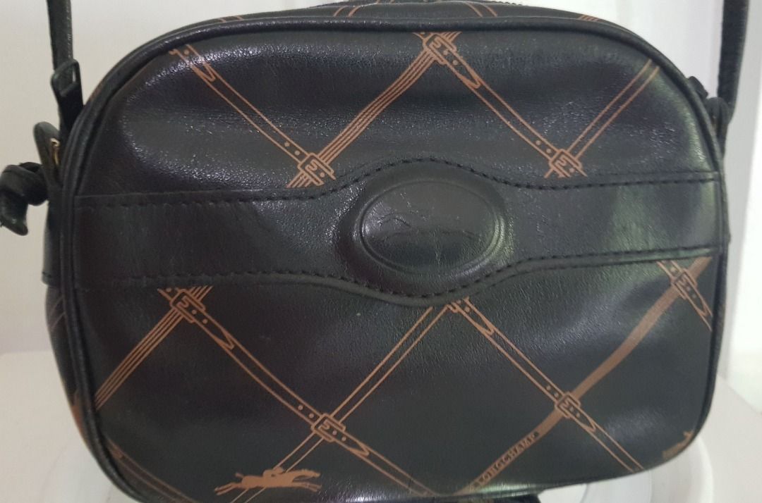 Longchamp Leather Crossbody Pouch (Category: Luxury Bags & Wallets) located in Los Banos. Submitted by mommybabyshopper (Listing ID 1427226695, Image 2). Description: • Authentic vintage Longchamp crossbody pouch in leather. • Pouch only, no box/paper bag/dustbag • Has a belt loop so can be worn as waist/beltbag • Some tarnishing sa hardware (zipper pull).