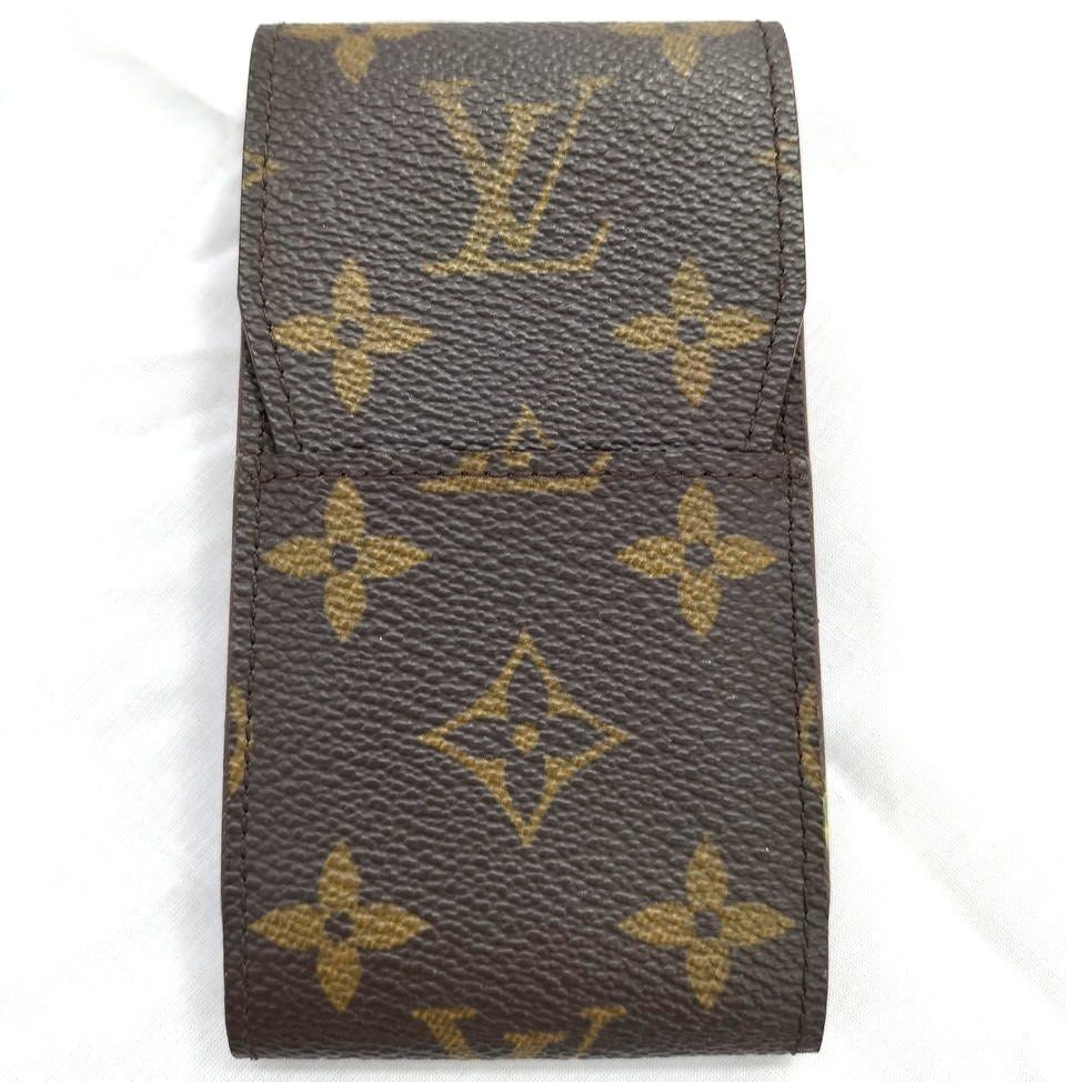 Louis Vuitton Monogram Cigarette Case (Category: Luxury Bags & Wallets) located in Caloocan City. Submitted by luxeateliermanila (Listing ID 1427193106, Image 1). Description: Authentic Louis Vuitton Monogram Etui Cigarette Case M63024 No inclusions. Pre-loved condition. As is where is. Market Selling Pre-loved Price : Php 17,000 ✨MY PRICE : Php 7,500 only! ✨ Shipping c/o Buyer. .
