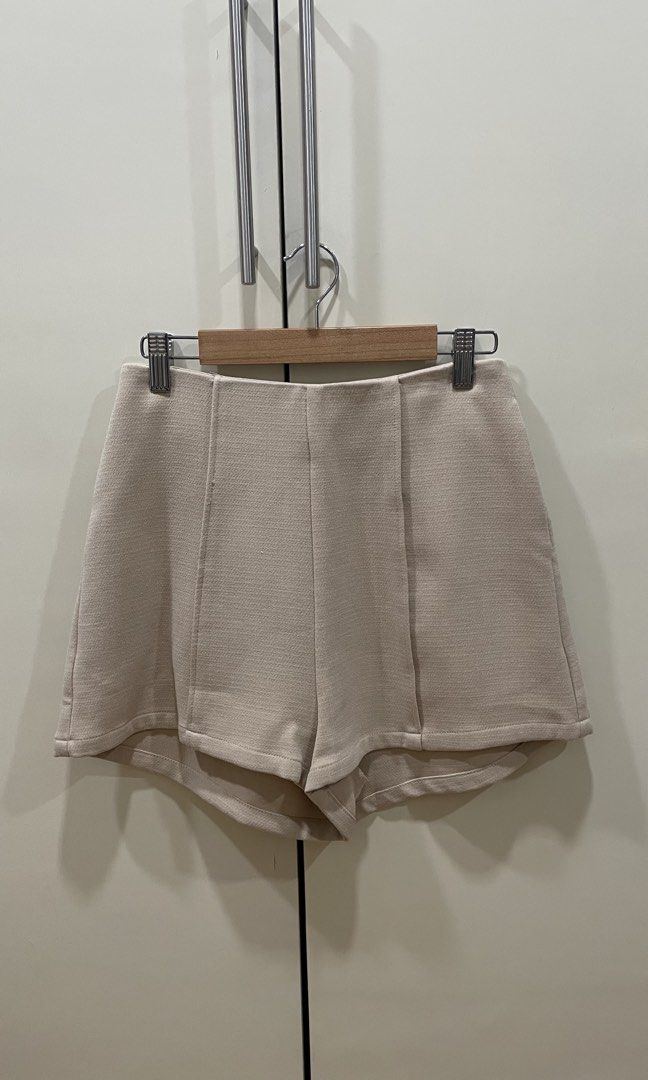 Love, Bonito Beige Shorts (Category: Shorts) located in Marikina City. Submitted by mukabun (Listing ID 1427256931, Image 1). Description: Worn 2x RFS: decluttering.