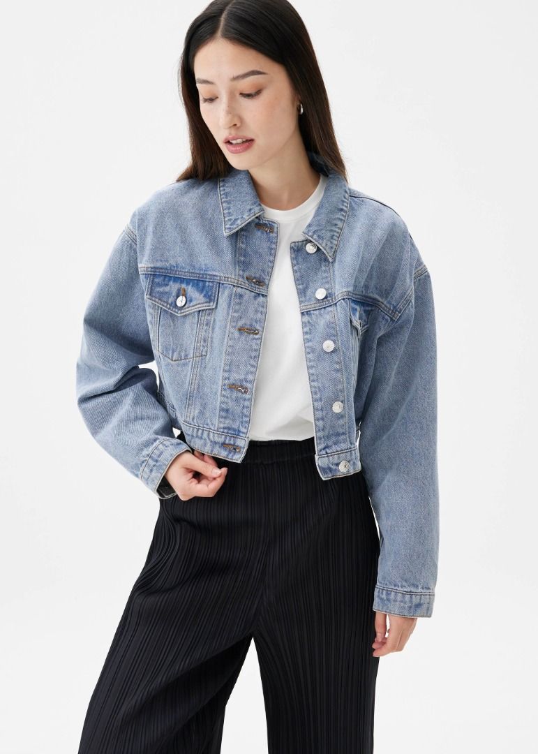 Love Bonito Kaia Classic Denim Jacket (Category: Coats, Jackets and Outerwear) located in Pasig City. Submitted by cp_sells (Listing ID 1427267247, Image 1). Description: Size: S Color: Medium Denim Washed Condition: Like New RFS: Decluttering.