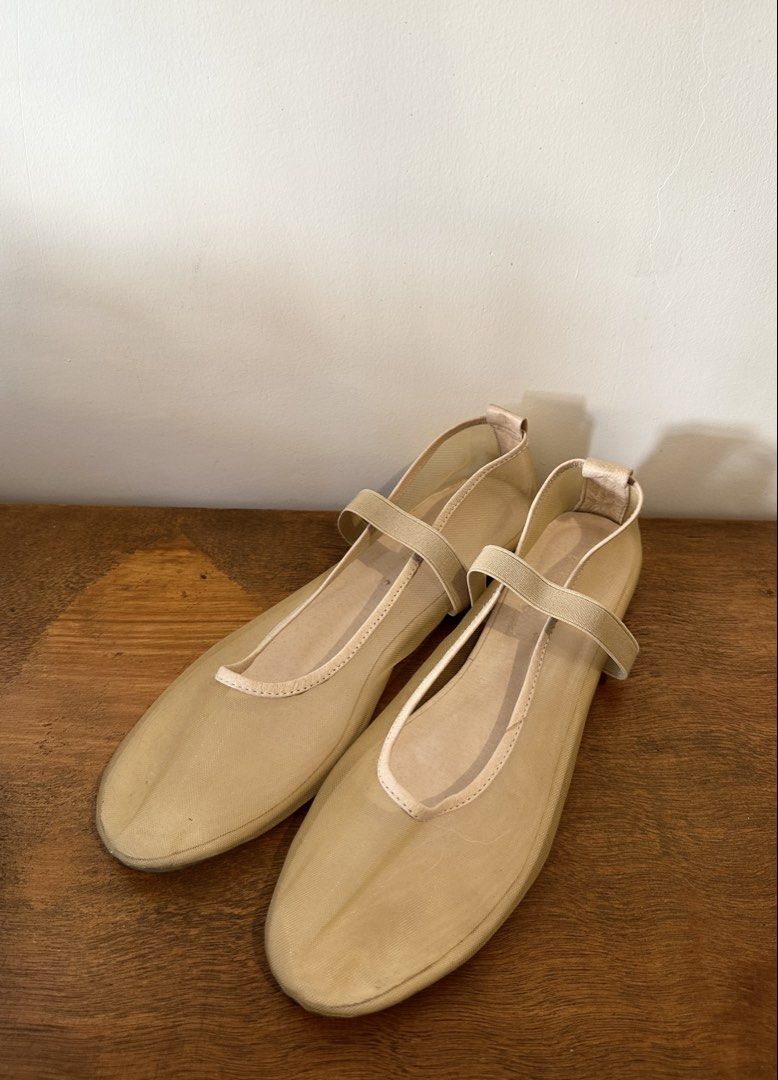 Malzec Tan Mesh Ballet Flats with Strap (Category: Flats & Sandals) located in Naga. Submitted by circa86 (Listing ID 1427255898, Image 2). Description: First photo for reference only. Good quality local shoe brand. Alaia vibes! Please refer to photo for exact dimensions. Price slightly negotiable. No when worn photos, sorry. 🙏 Payment modes: Gcash, Maya or GoTyme Delivery: J&T or LBC (Buyer shoulders fee) —- For fans of Cora and Bear Oak the La