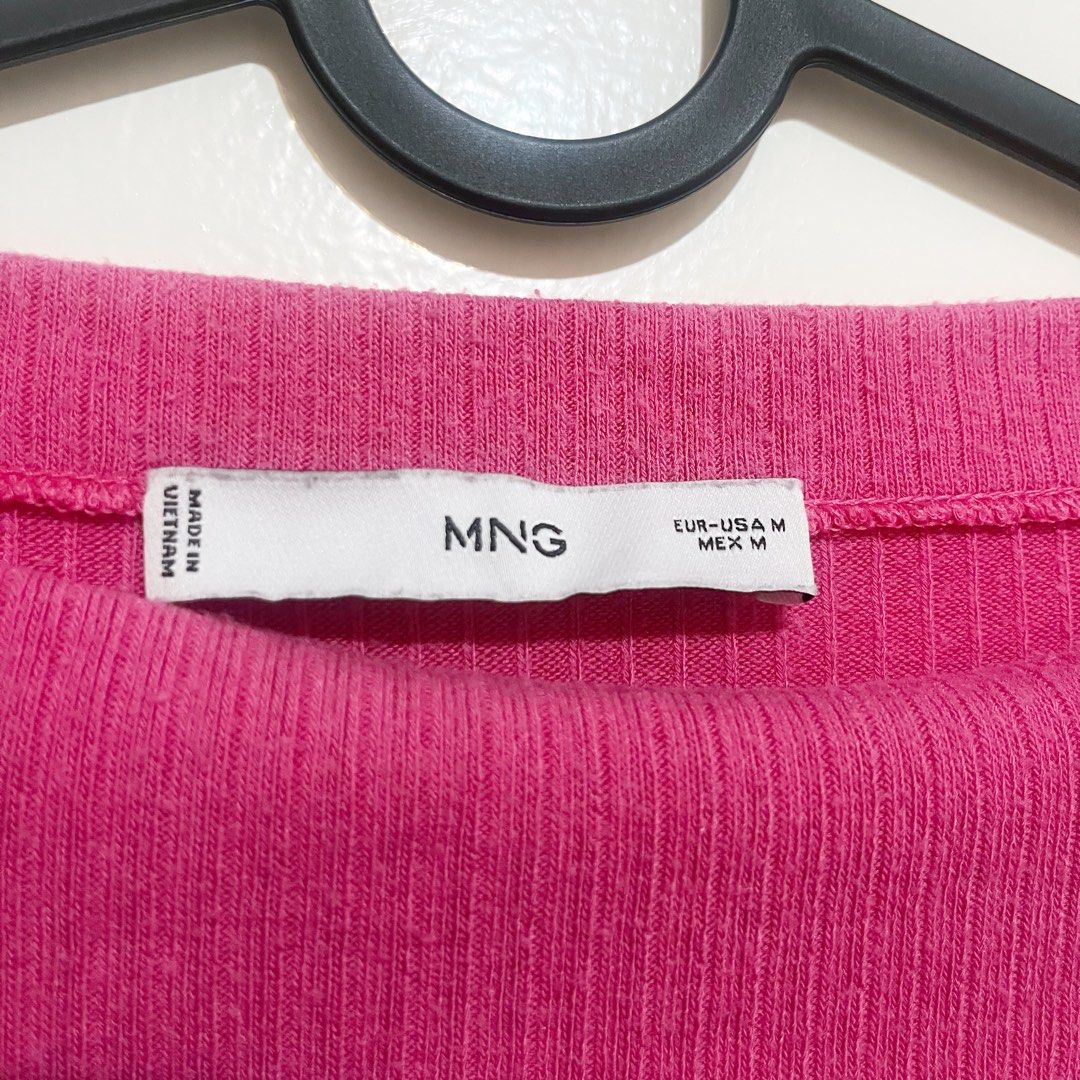 [MANGO] Fuchsia Pink Long Sleeve Top (Category: Longsleeves) located in Las Pinas. Submitted by bloo_ (Listing ID 1427226430, Image 2). Description: 📍 BF Homes, Las Piñas Mango Hot Pink, Fuchsia Pink Long Sleeve Sweater Brand: Mango Color: Hot pink, fuchsia pink Size: Medium Design: Boatneck type of neckline, solid color. Form fitting 👀 Please check the photos thoroughly 👋🏻 Pre-loved. Manage your expectations 🛵 Lalamove / J&T 🏦 GCash #zara 
