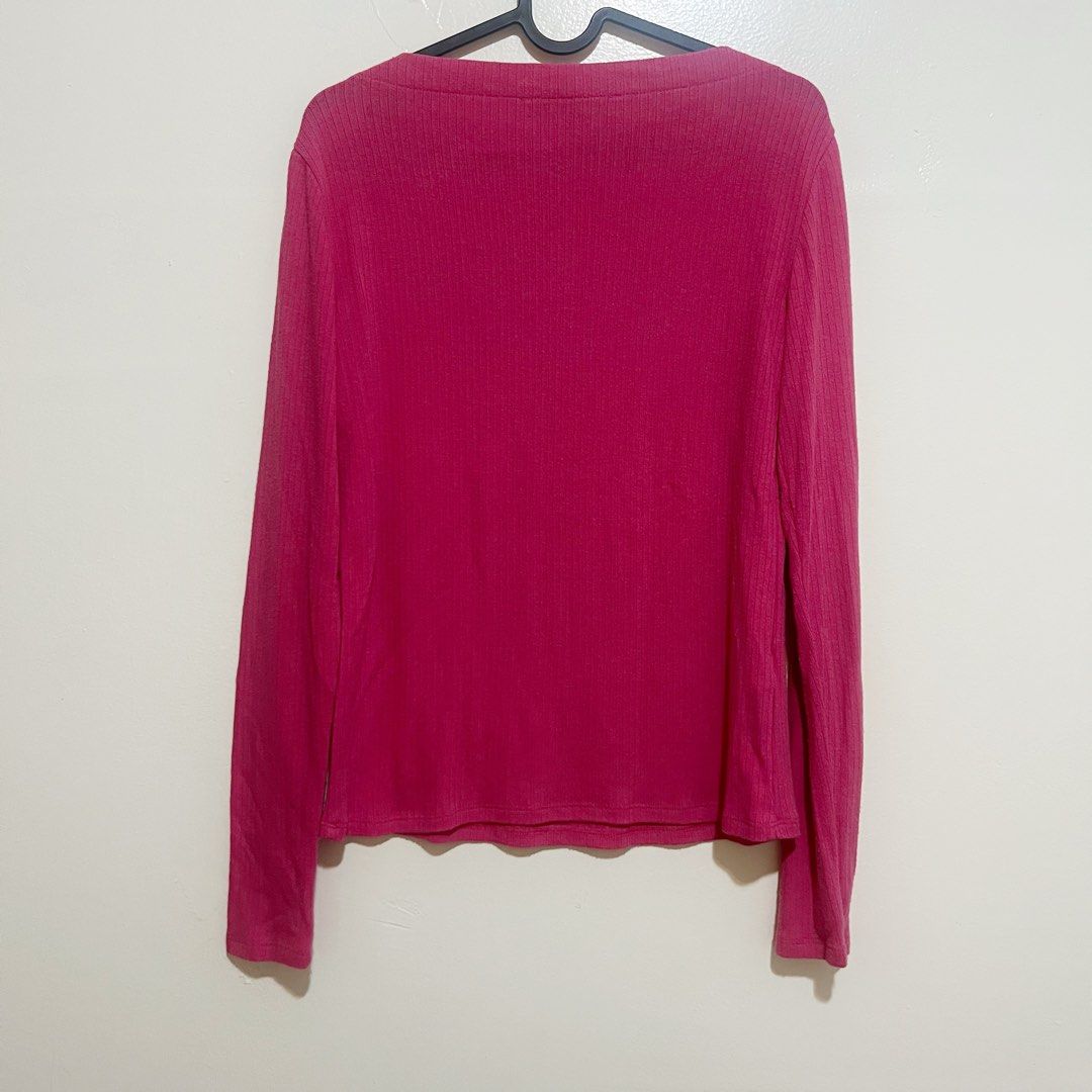 [MANGO] Fuchsia Pink Long Sleeve Top (Category: Longsleeves) located in Las Pinas. Submitted by bloo_ (Listing ID 1427226430, Image 3). Description: 📍 BF Homes, Las Piñas Mango Hot Pink, Fuchsia Pink Long Sleeve Sweater Brand: Mango Color: Hot pink, fuchsia pink Size: Medium Design: Boatneck type of neckline, solid color. Form fitting 👀 Please check the photos thoroughly 👋🏻 Pre-loved. Manage your expectations 🛵 Lalamove / J&T 🏦 GCash #zara 