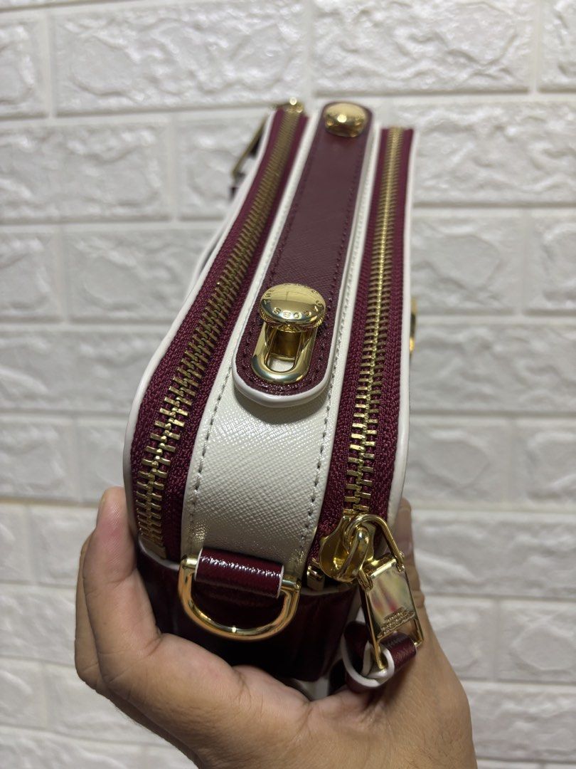 Marc Jacobs The Sure Shot (Category: Luxury Bags & Wallets) located in Meycauayan. Submitted by maxsshopzter (Listing ID 1427255096, Image 2). Description: .