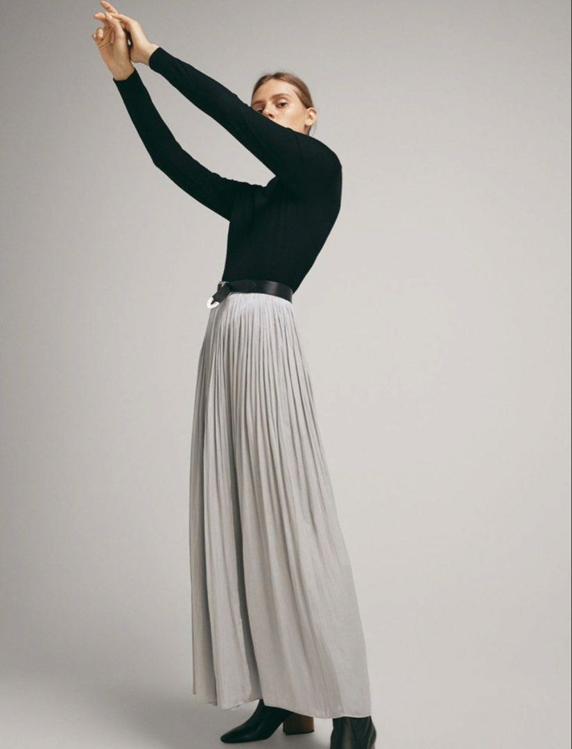 Massimo Dutti Semi Pleated Skirt (Category: Skirts) located in Manila. Submitted by declutterwithme101 (Listing ID 1427250990, Image 1). Description: Waist: 26 inches Length: 36 inches Like new only used once No flaws Last price posted.