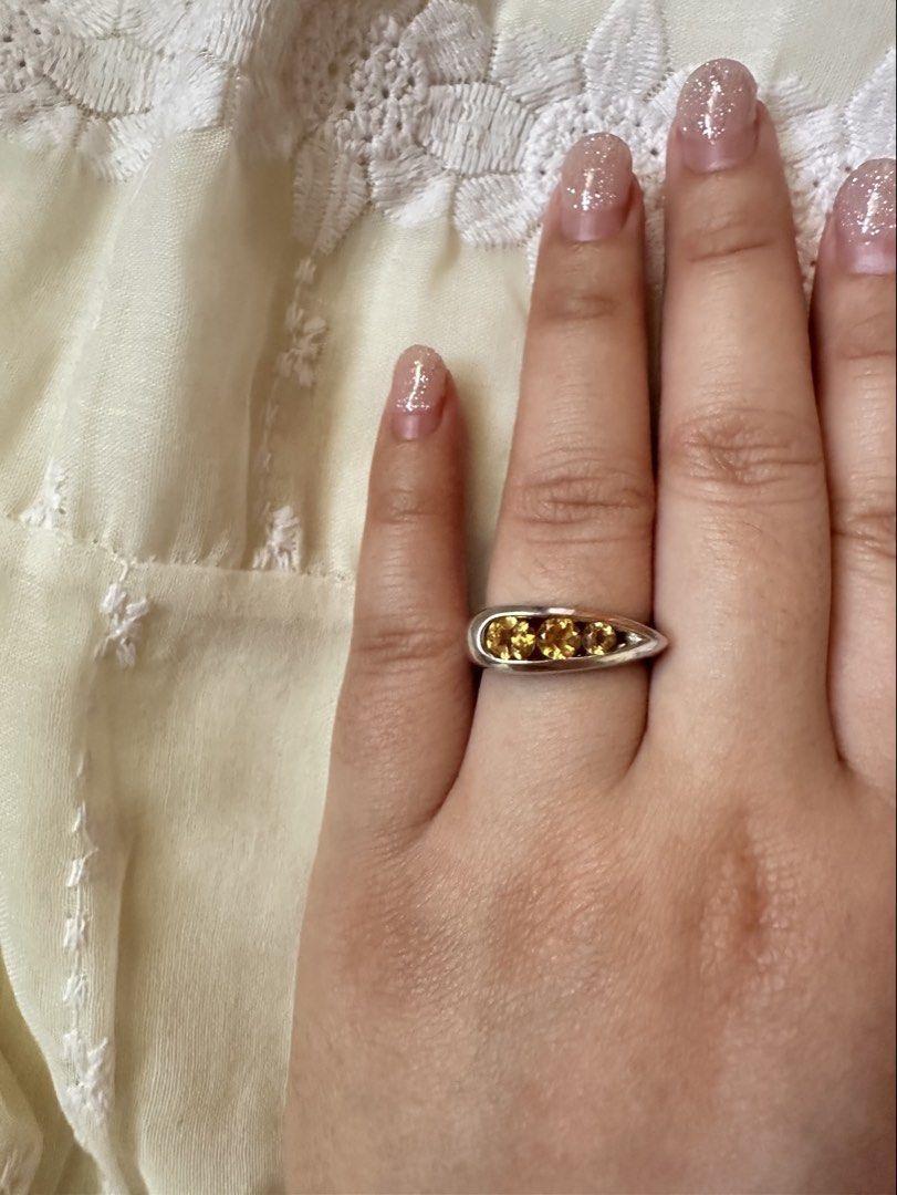 Metalsmiths 925 Silver Ring with Citrine (Category: Rings) located in Bangar. Submitted by zel_things (Listing ID 1427214237, Image 3). Description: Brand: Metalsmiths Silver 925 Size 7 6.9 grams In very good condition With citrine.