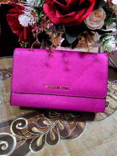 (Category: ) located in . Submitted by huda_wardrobe (Listing ID 1427275065, Image 1). Description: .