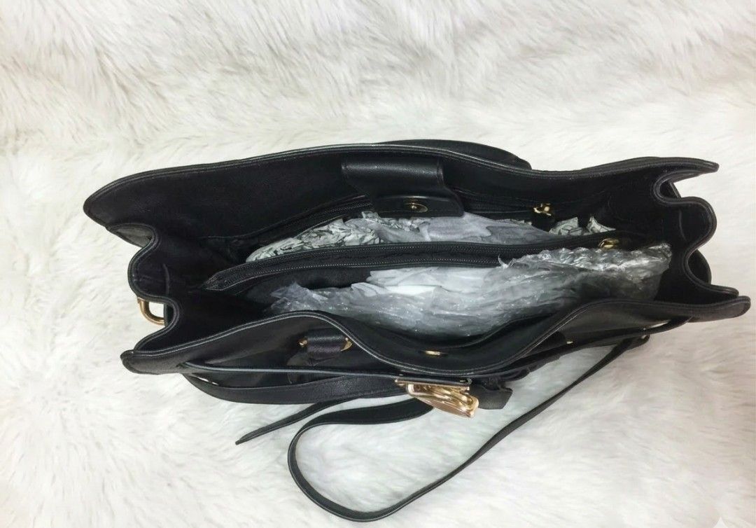 Michael Kors Selma Satchel Black (Category: Luxury Bags & Wallets) located in Balanga. Submitted by nea_mich (Listing ID 1427202424, Image 3). Description: - Black Michael Kors Selma satchel handbag. - Features a gold-tone chain strap and lock closure. Includes a detachable shoulder strap. - The interior has multiple compartments. - The hardware is gold-toned. - Includes a Michael Kors hang tag. Note: Negotiable SF not included Pm me for more inf
