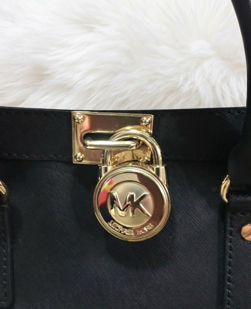 Michael Kors Selma Satchel Black (Category: Luxury Bags & Wallets) located in Balanga. Submitted by nea_mich (Listing ID 1427202424, Image 2). Description: - Black Michael Kors Selma satchel handbag. - Features a gold-tone chain strap and lock closure. Includes a detachable shoulder strap. - The interior has multiple compartments. - The hardware is gold-toned. - Includes a Michael Kors hang tag. Note: Negotiable SF not included Pm me for more inf