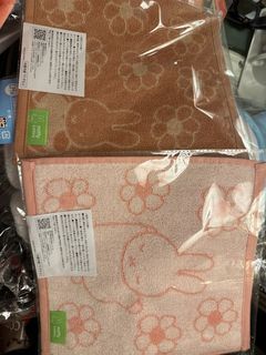 （分類：）位於 。 由 konosuba 提交（商品編號 1427288297，圖片 1）。簡介： 。
