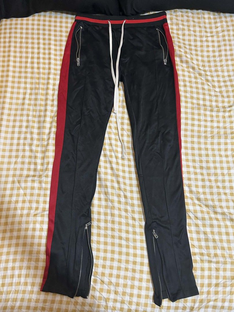 MNML Cargo Pants - Size L (Category: Jeans) located in San Pablo. Submitted by jay3.wolf (Listing ID 1427177252, Image 2). Description: Decluttering personal pants Mnml Snap Cargo brown size M 28-32 ₱1000 Mnml track pants size S 28-32 800 Old Navy Olive pants 28-30 300 Lululemon Jogging pants 30-34 500.