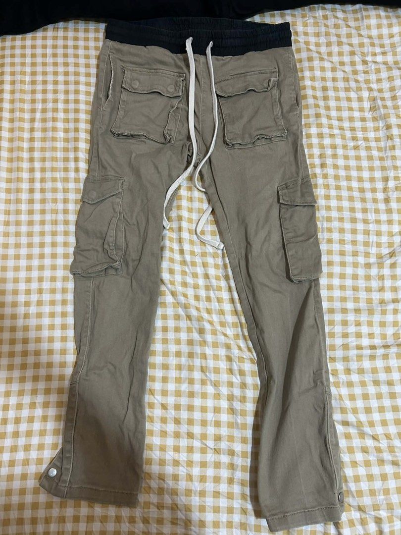 MNML Cargo Pants - Size L (Category: Jeans) located in San Pablo. Submitted by jay3.wolf (Listing ID 1427177252, Image 1). Description: Decluttering personal pants Mnml Snap Cargo brown size M 28-32 ₱1000 Mnml track pants size S 28-32 800 Old Navy Olive pants 28-30 300 Lululemon Jogging pants 30-34 500.