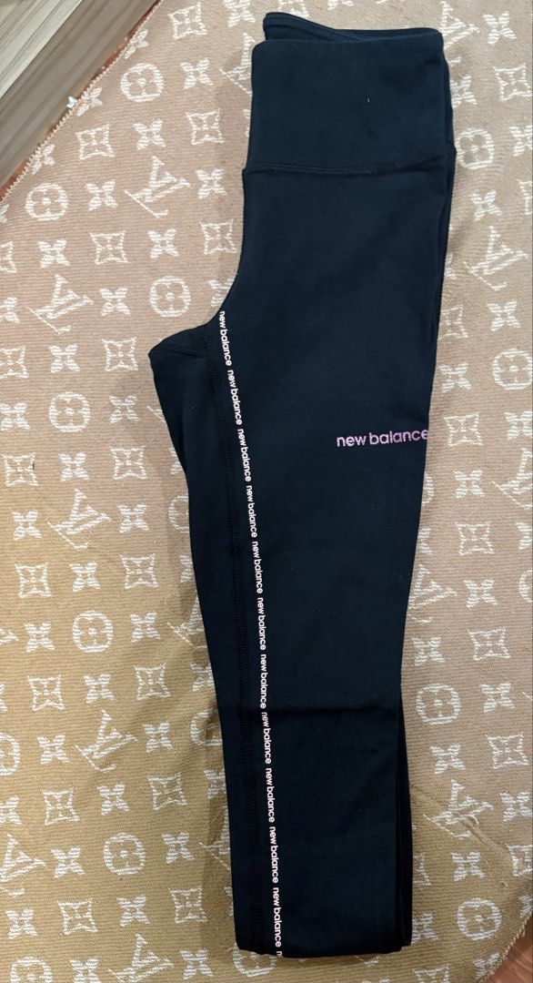 New Balance Black Leggings (Category: Activewear) located in Quezon City. Submitted by leb25 (Listing ID 1427297030, Image 2). Description: Nababanat sya kasya hanggang size 28 pero 25 to 26 sya.