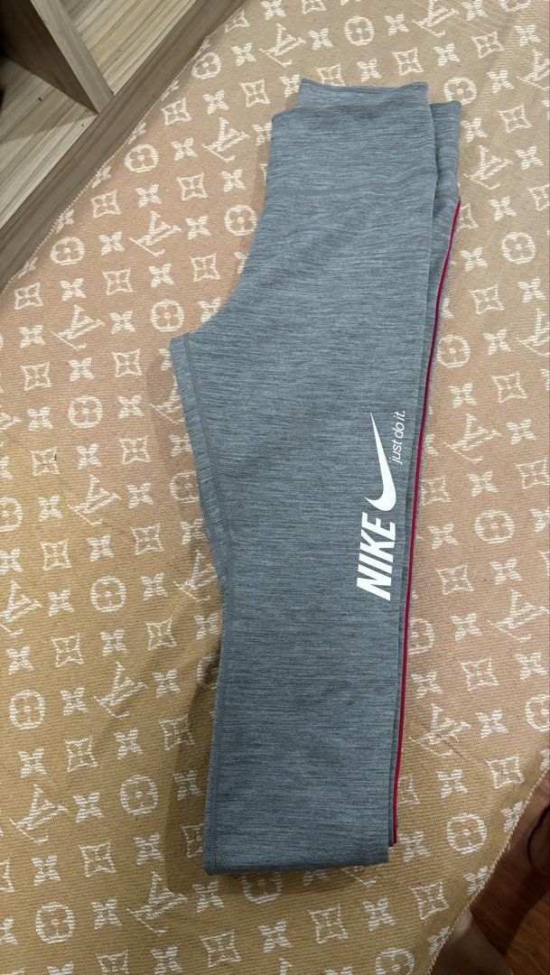 New Balance Black Leggings (Category: Activewear) located in Quezon City. Submitted by leb25 (Listing ID 1427297030, Image 3). Description: Nababanat sya kasya hanggang size 28 pero 25 to 26 sya.