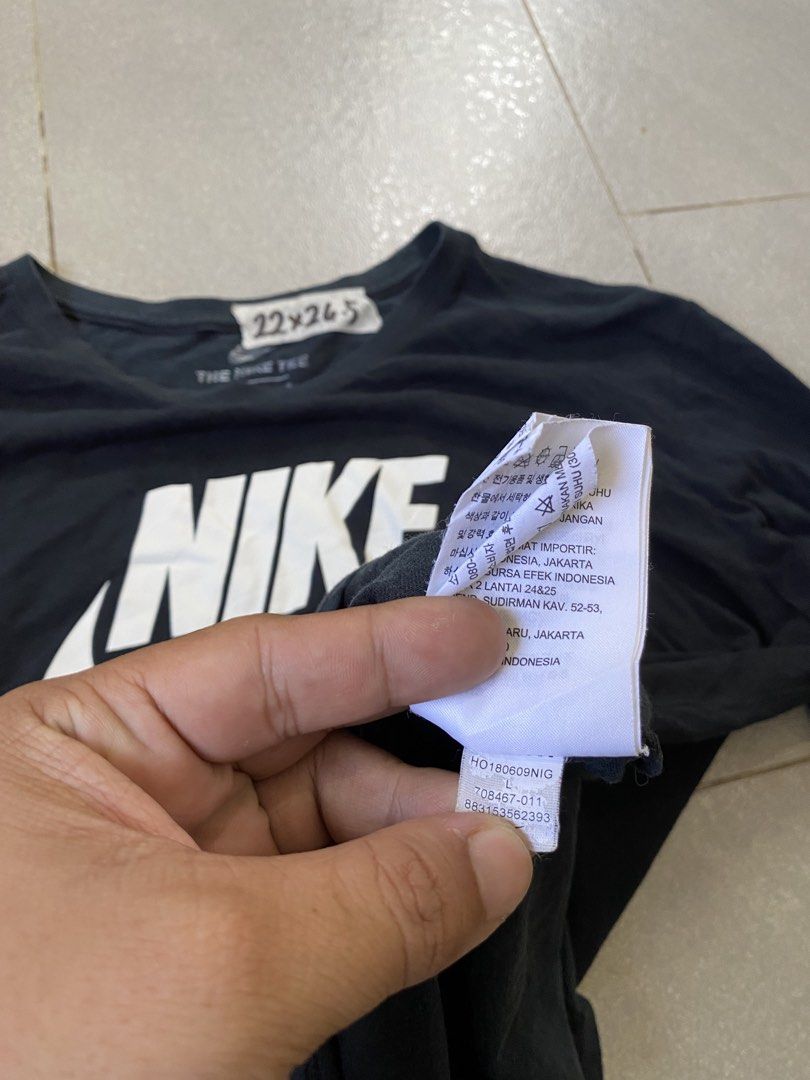 Nike Long Sleeve Tee (Category: Tshirts & Polo Shirts ) located in Digos. Submitted by thriftflexph (Listing ID 1427261632, Image 3). Description: Size&Dimes:22/26.5 Color&Condi:9.5/10 issue:NONE DM for more information 🫶 Items are all thrifted/Handpicked Can ship nationwide🇵🇭 Add Shipping Fee ✈️🎁.
